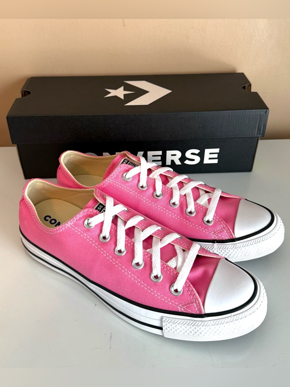 CONVERSE CHUCK TAYLOR ALL STAR MEN'S 8 WOMEN'S 10 PINK CANVAS LOW TOPS NEW W/BOX